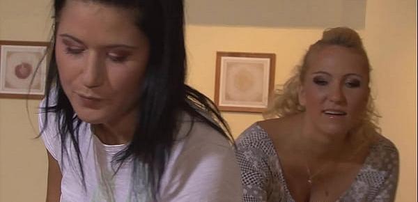  His mature lesbian mom toying young pussy